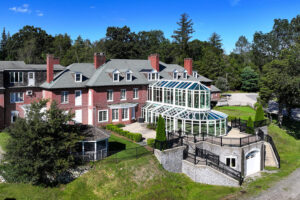 Exterior shot of the mansion with the solarium.